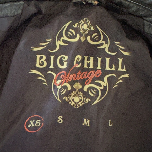 Real leather jacket there is a rip as seen on picture but not that noticeable - Picture 2 of 4